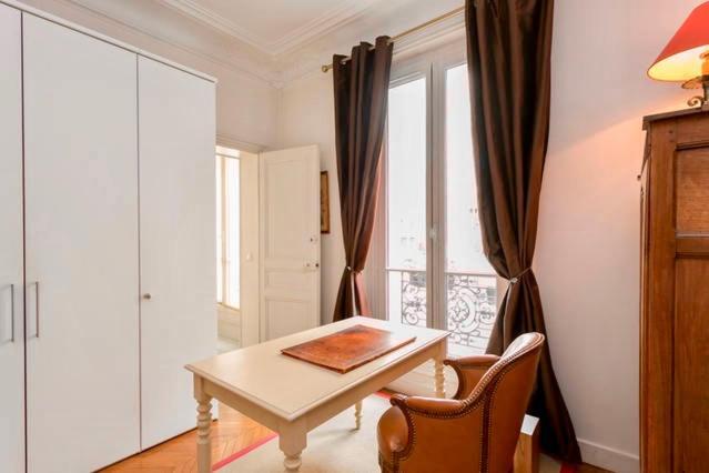 Charming Bedroom Paris Exterior foto